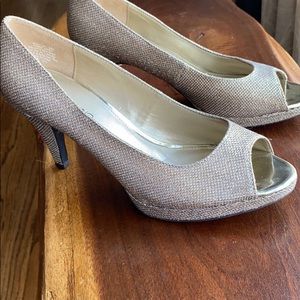 Pretty Bandolino gold sparkly heels.